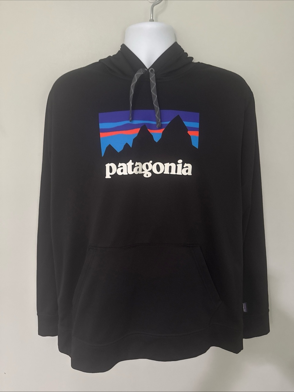 Patagonia Worn Wear P6 Black Logo Hoodie - Large